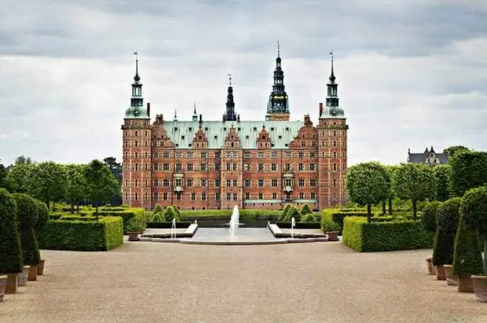 10 Tempat Wisata Menarik di Denmark yang Sangat Populer